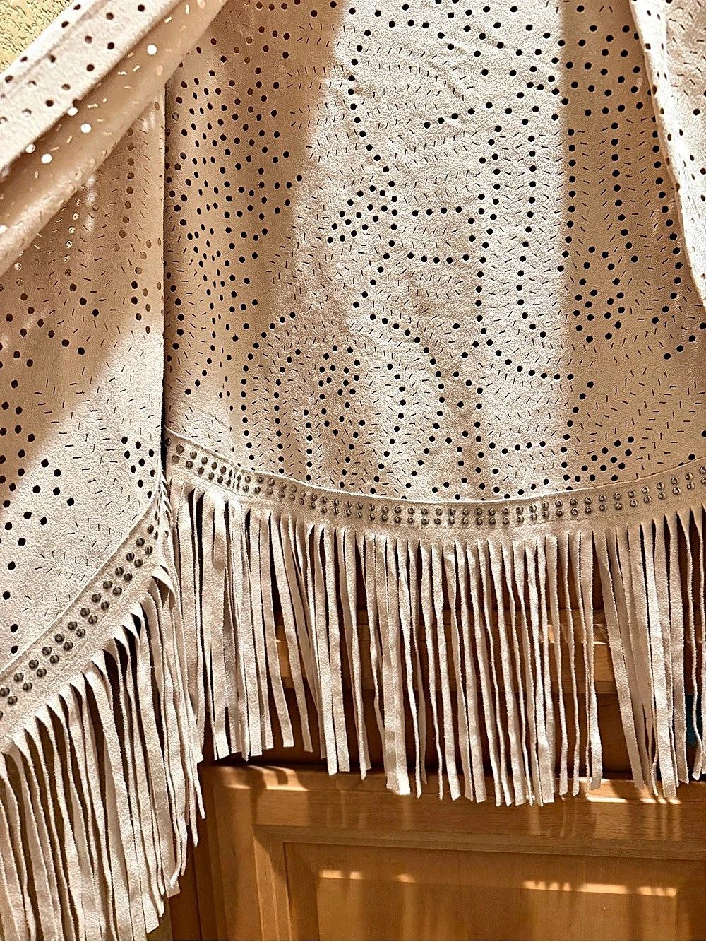 Ruggedline Perforated Fringe Wrap in Cream NWT